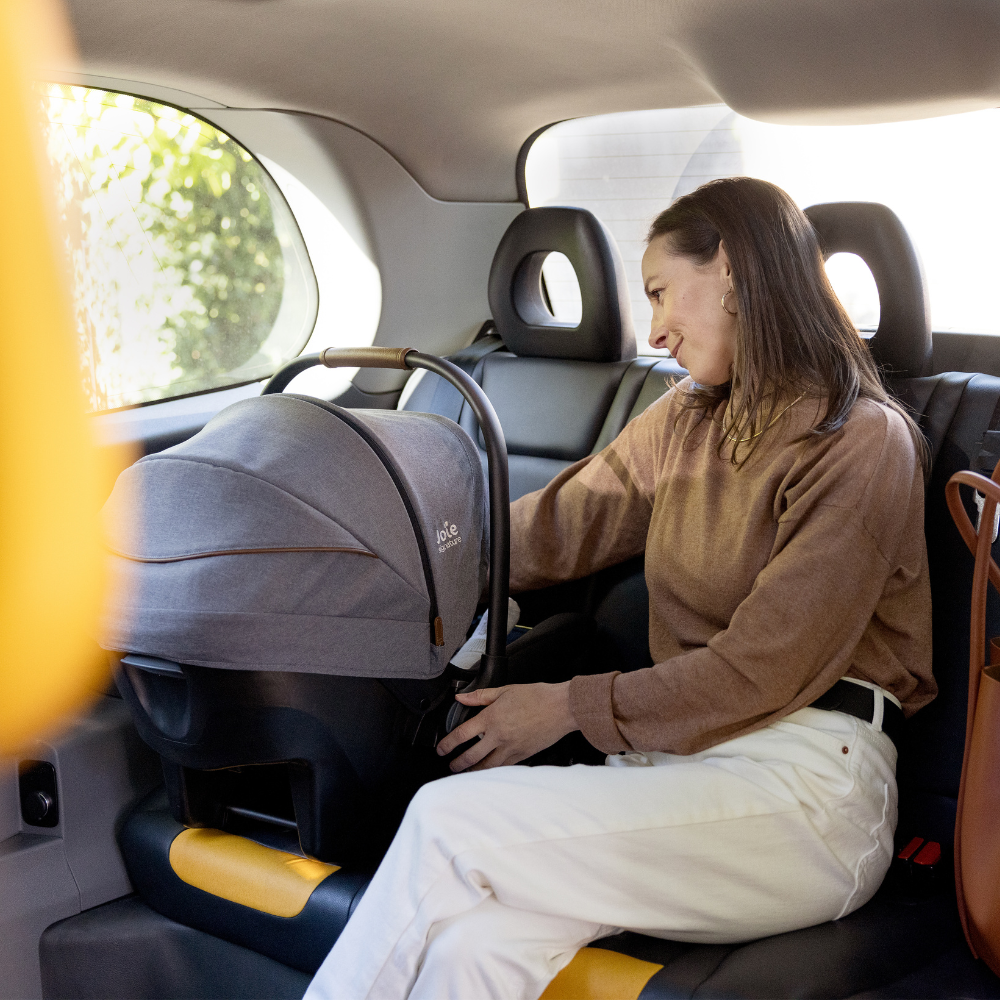 Joie - Scoica auto cu ISOFIX integrat Sprint Signature Carbon, nastere - 75 cm, testata inclusiv la impact lateral, conform ECE R129 si testata ADAC