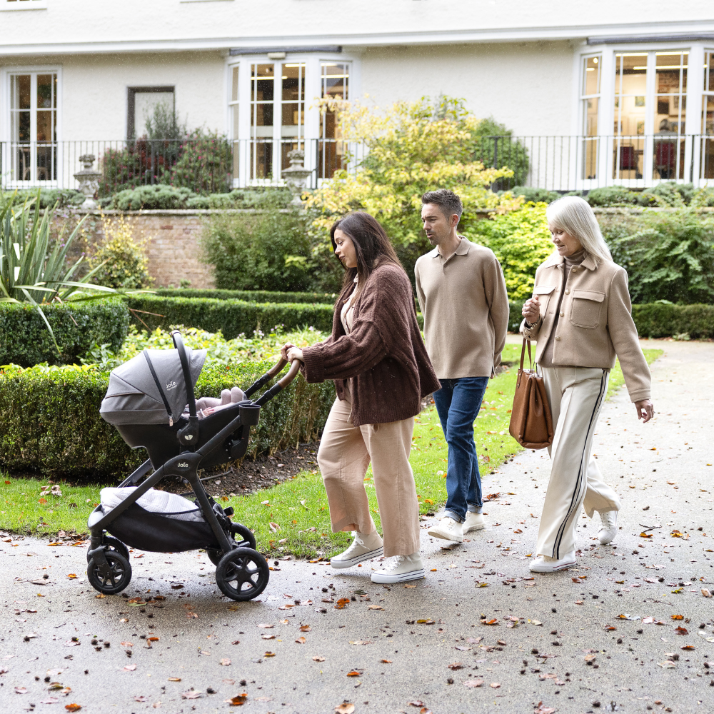 Joie - Scoica auto cu ISOFIX integrat Sprint Signature Carbon, nastere - 75 cm, testata inclusiv la impact lateral, conform ECE R129 si testata ADAC