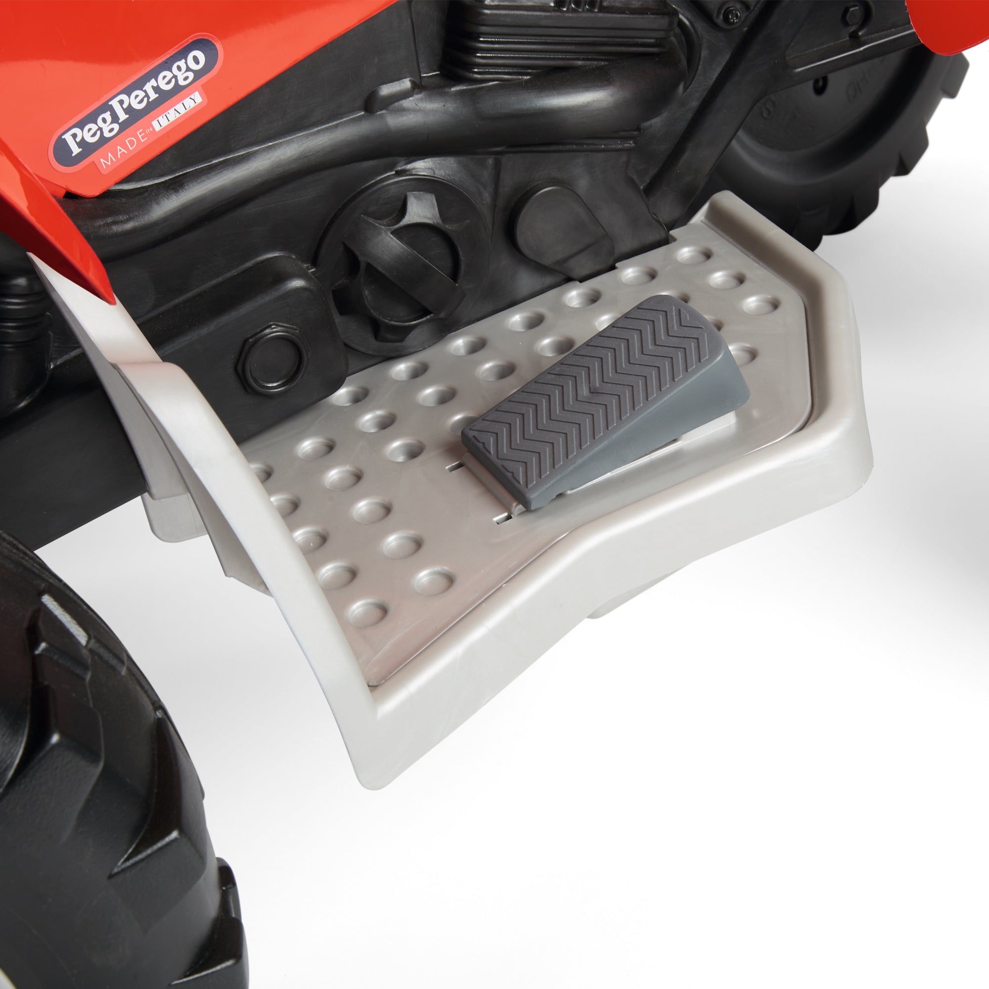ATV Peg Perego Polaris Outlaw 330 W, 12V, 3 ani+, Negru / Rosu