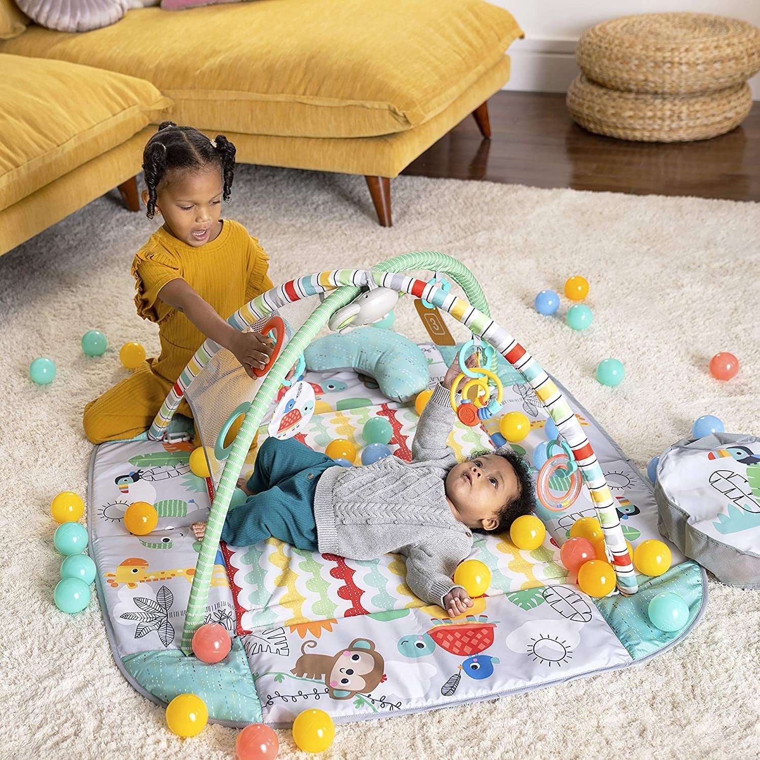 Bright Starts - Salteluta de activitati 5 in 1 Gym & Ball Pit Totally Tropical