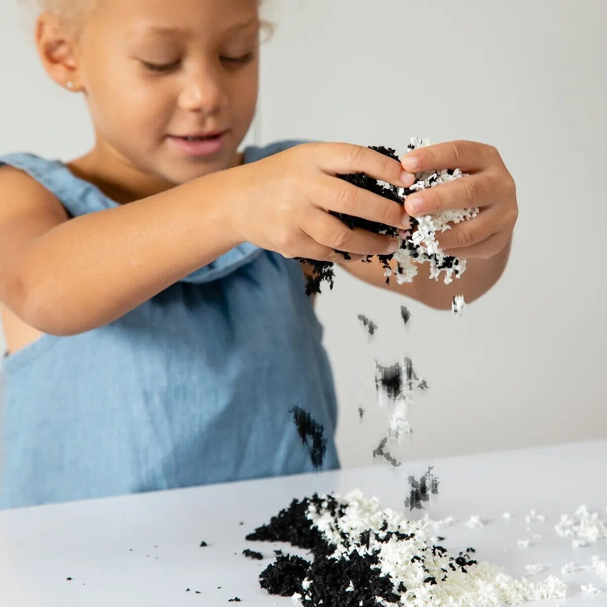 Spuma de modelat Playfoam Pluffle™ Twist -  Alb si negru