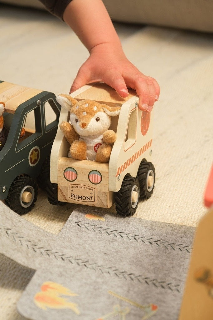 Egmont Toys Ambulanta din lemn cu mini figurina, 18 luni - 3 ani, lemn, conform EN71 si ASTM