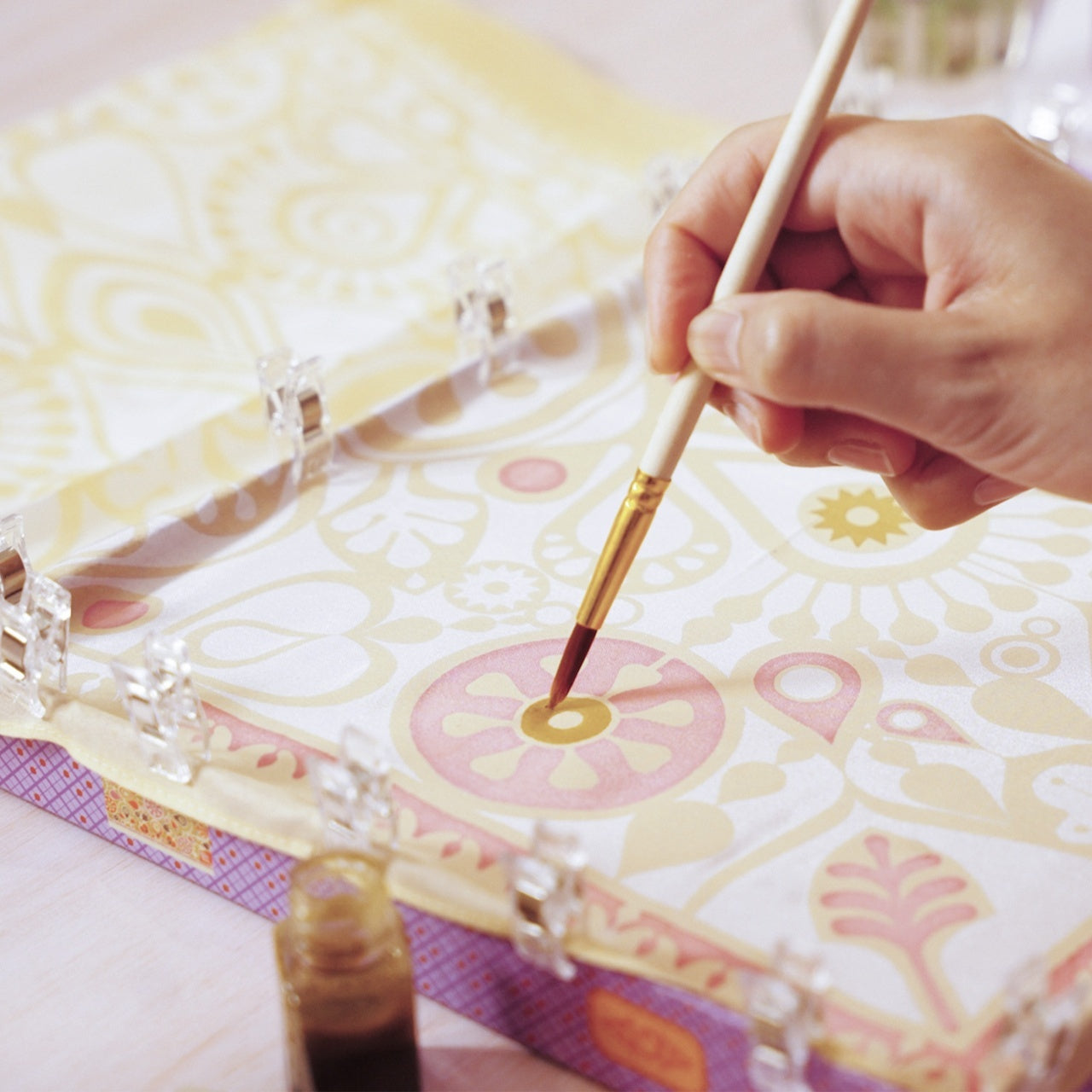 Atelier creativ 11 pentru adulti Pictura pe matase, Djeco