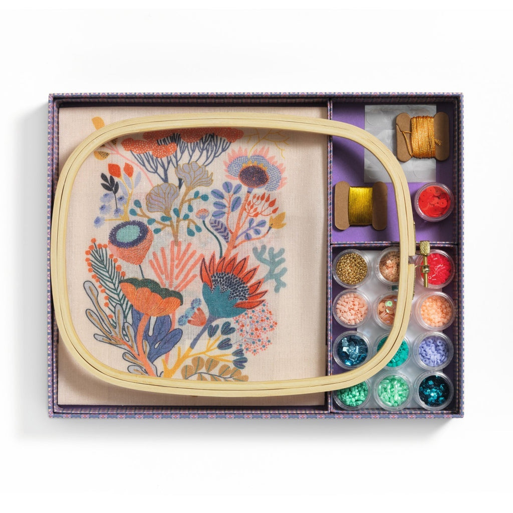 Atelier creativ 58 pentru adulti Broderie cu mărgele, Djeco
