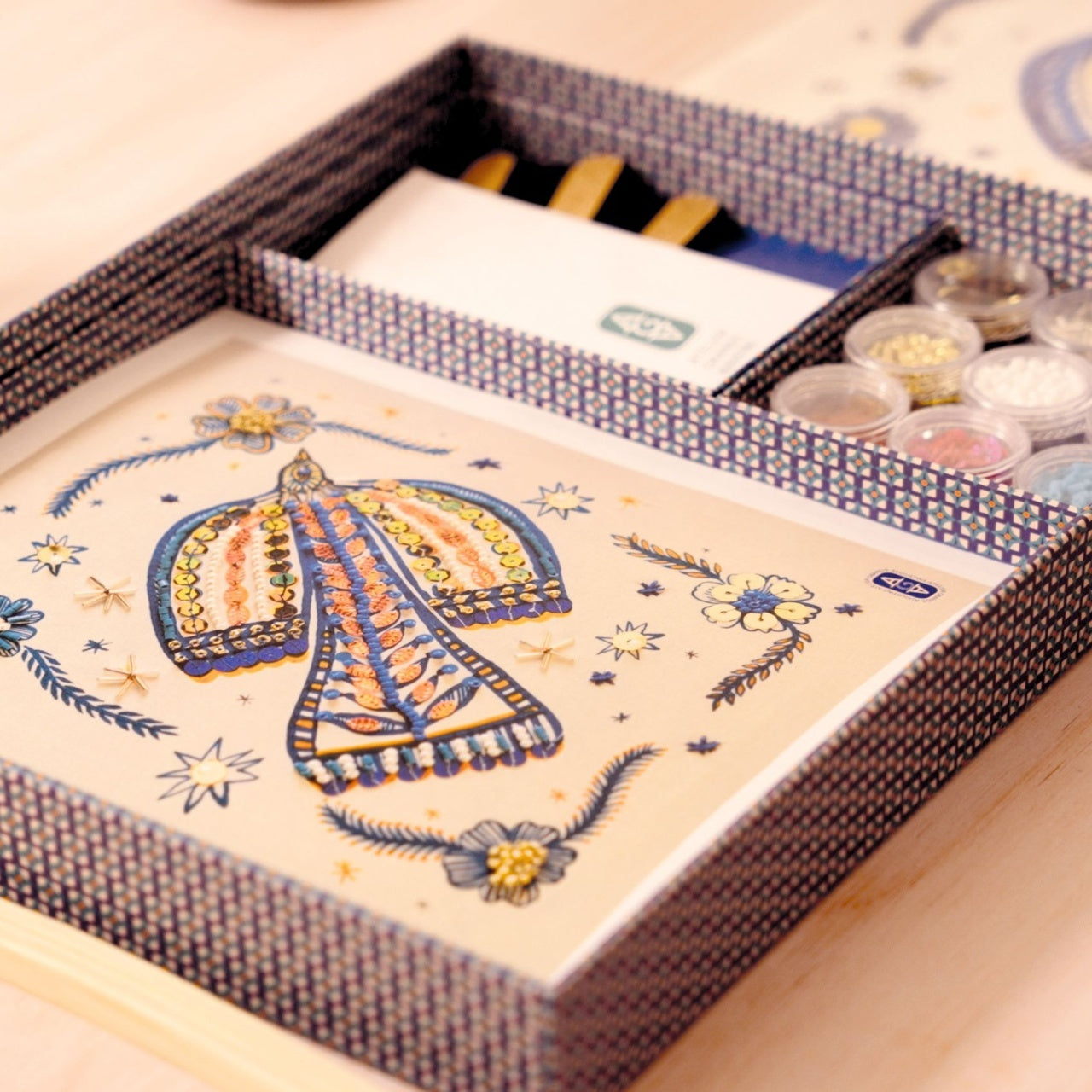 Atelier creativ 59 pentru adulti Broderie cu margele, Djeco