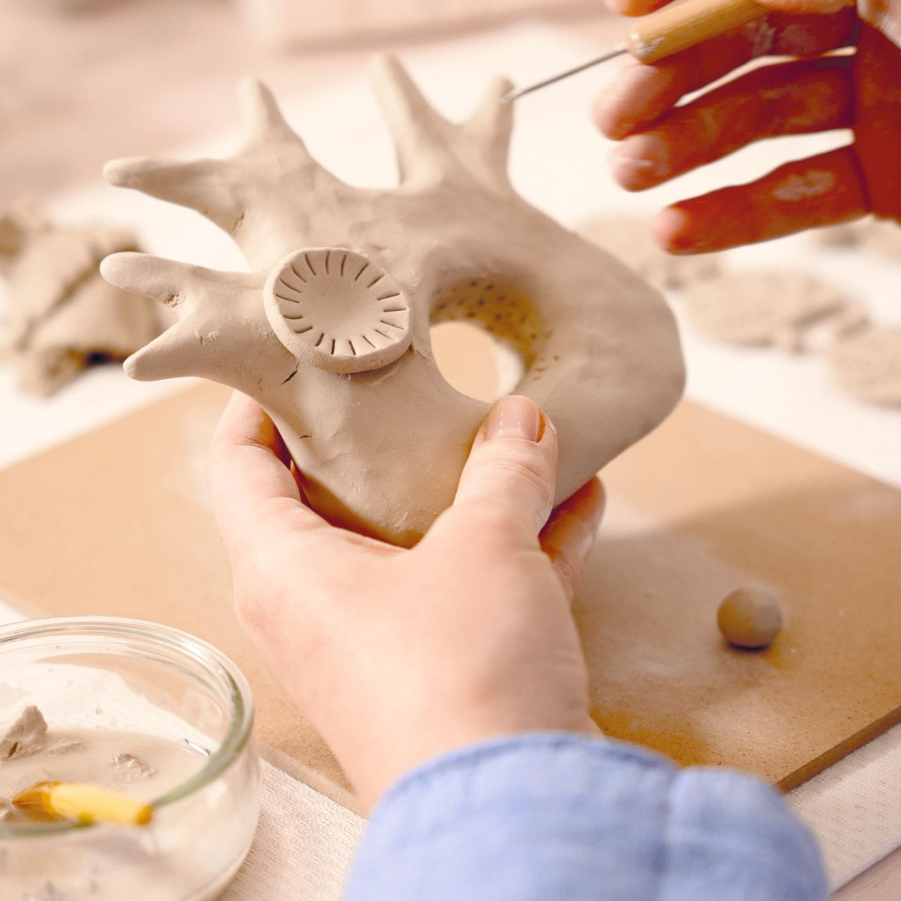 Atelier creativ 85 pentru adulti Modelaj in lut, Djeco