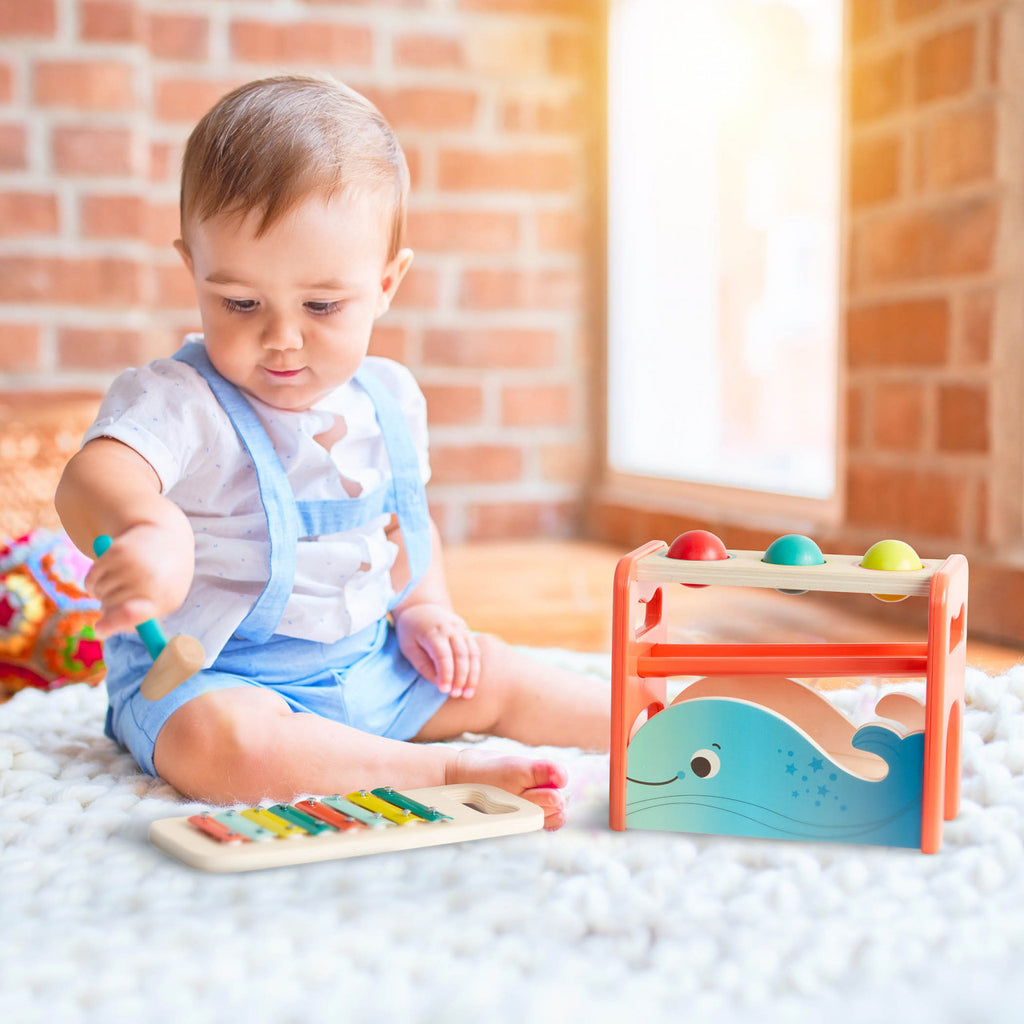Banc cu ciocan, bile si xilofon din lemn B.Toys