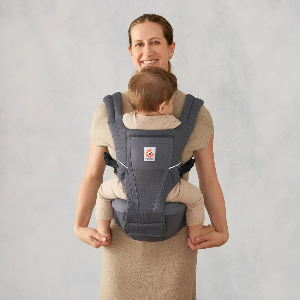 Ergobaby Marsupiu Alta Hip 4 luni - 4 ani 5.5-20.4 kg Graphite Grey certificat IHDI cu plasa SoftFlex