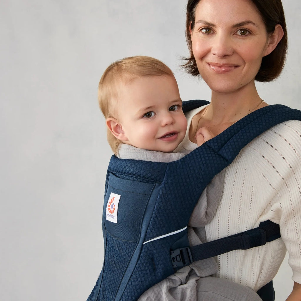 Ergobaby Marsupiu Alta Hip 4 luni - 4 ani 5.5-20.4 kg Midnight Blue certificat IHDI