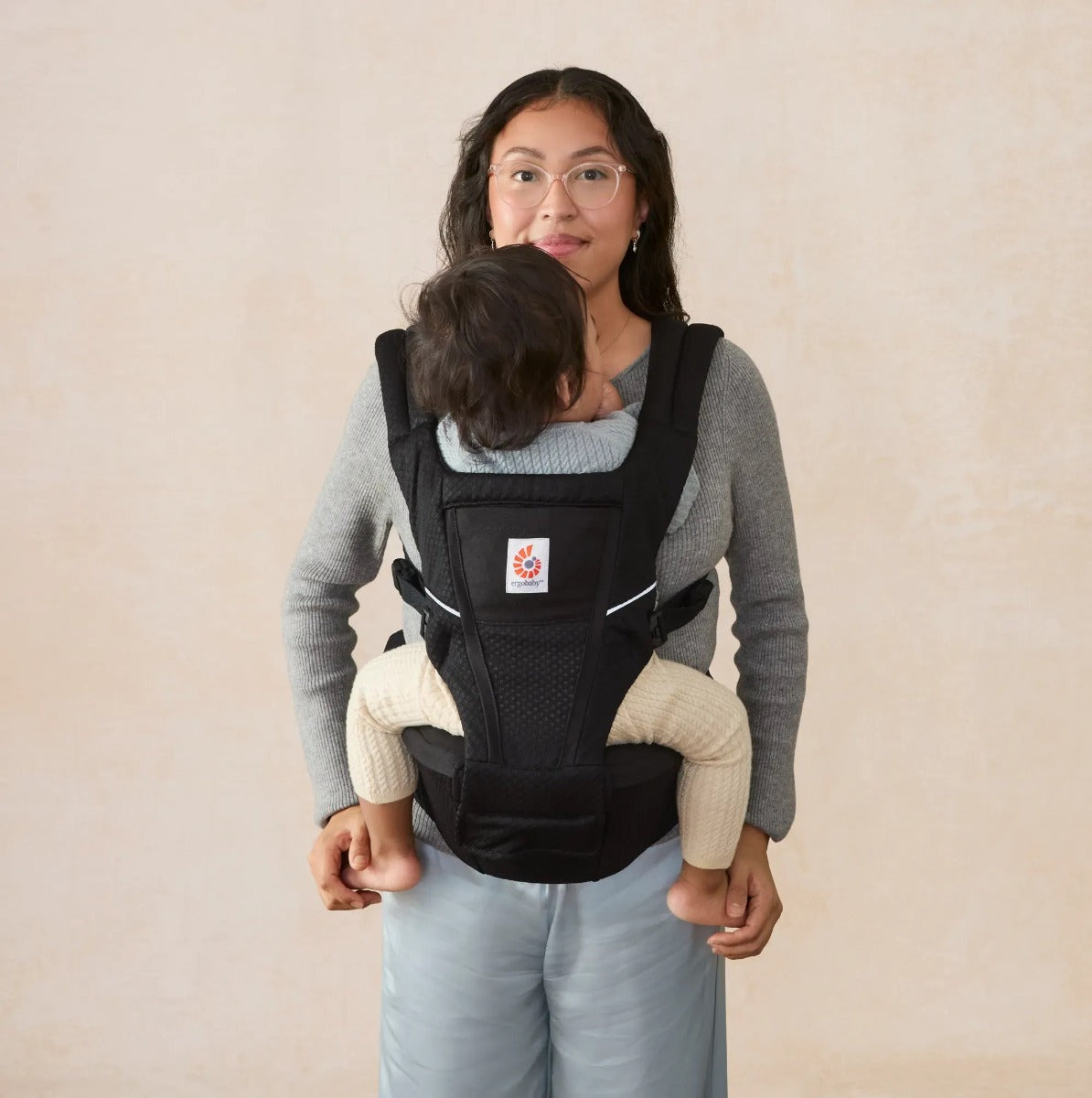 Ergobaby Marsupiu Alta Hip 4 luni - 4 ani 5.5-20.4 kg Onyx Black certificat IHDI pozitionare sanatoasa sold