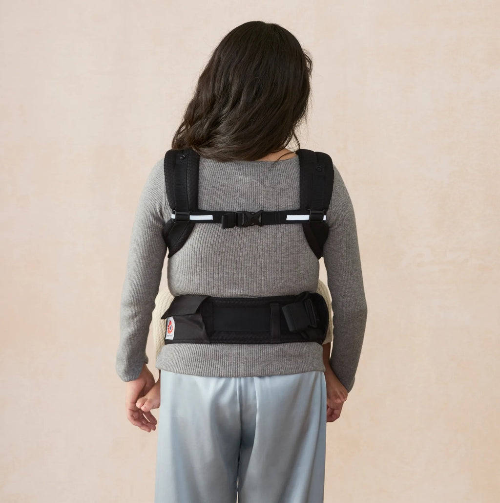Ergobaby Marsupiu Alta Hip 4 luni - 4 ani 5.5-20.4 kg Onyx Black certificat IHDI pozitionare sanatoasa sold