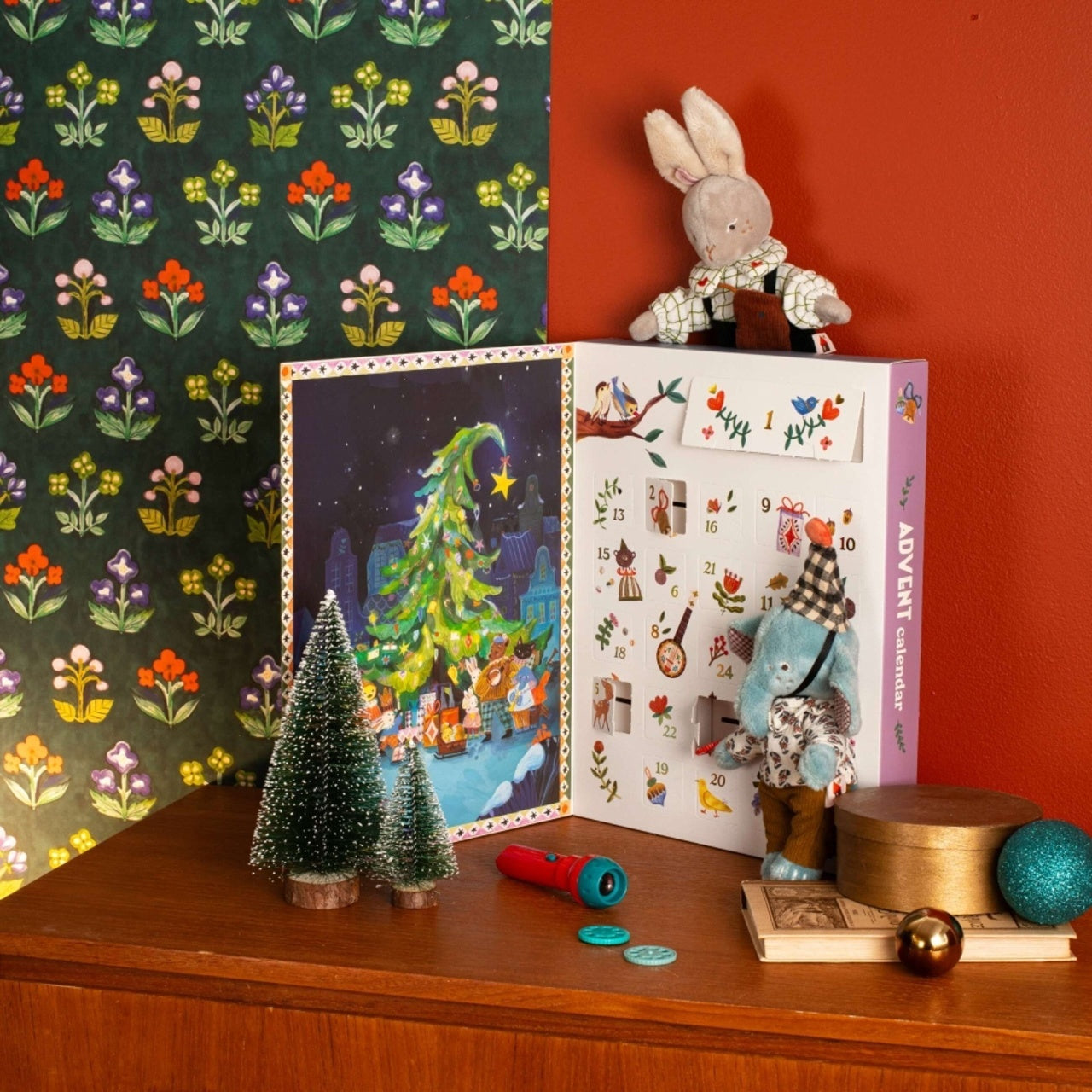 Calendar de Advent Lanterna si 23 de discuri cu povesti Minouchkas Moulin Roty