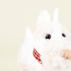 Egmont Toys Catelusa de plus Lola 18 cm poliester +3 luni conform EN71 ASTM alba cu zgarda in carouri