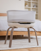 Graco - Patut co-sleeper Eluma Nest Luna cu leganare automata si sistem inteligent de detectare a plansului