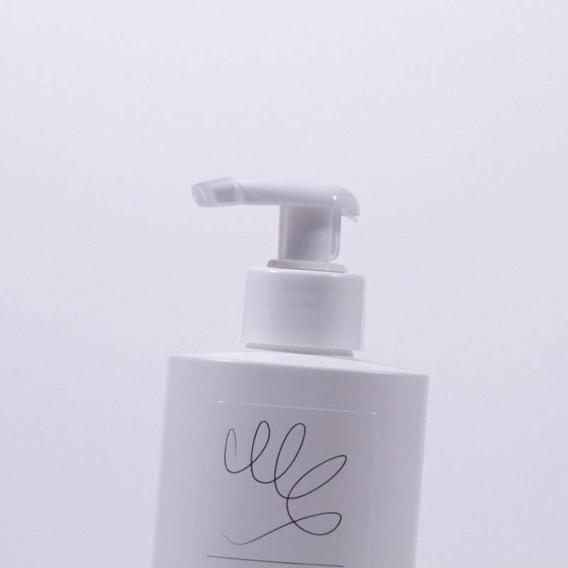 Skinhaptics shower gel with natural oils, ideal for gentle cleansing of skin and hair, suitable for babies, children, and parents, 400 ml