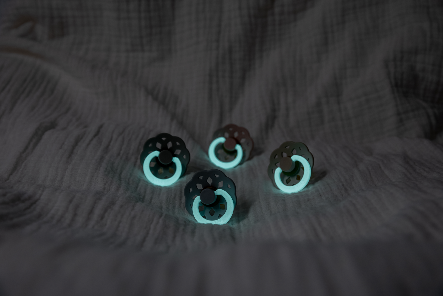 BIBS - Set 2 suzete fosforescente Colour Glow Latex, tetina rotunda, 0 luni +-Sage/Cloud