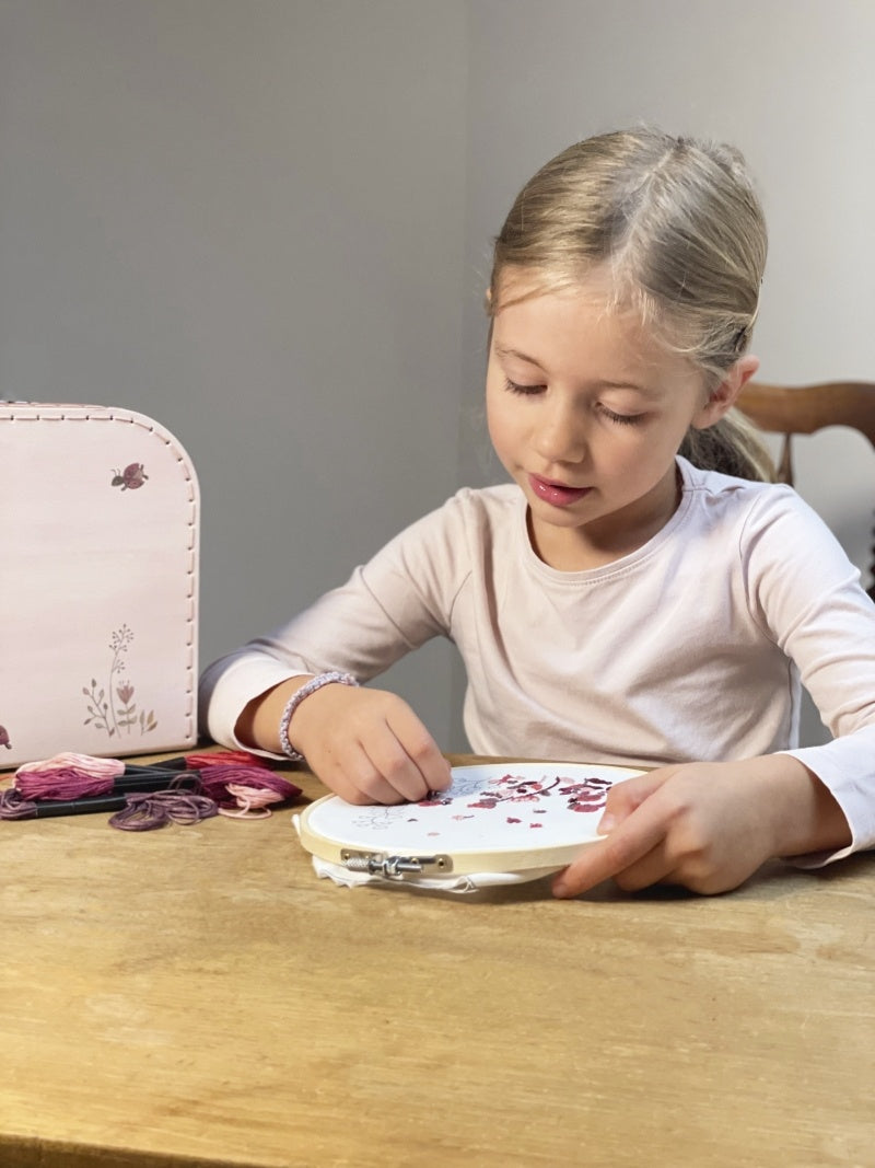 Joc creativ Invata sa brodezi, Egmont Toys