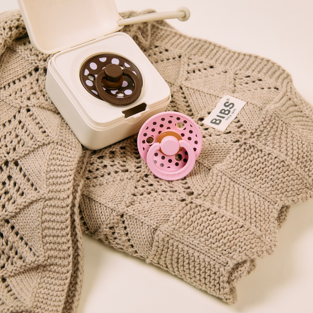 BIBS - Set 2 suzete Colour Studio Collection Polka Dots, tetina rotunda, 6 luni+-Baby Pink/Mocha