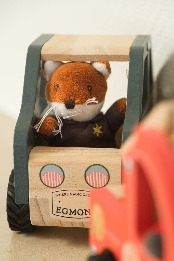 Egmont Toys Masina de politie cu mini figurina din lemn, colectia Miniature World, 18 luni, EN71 ASTM
