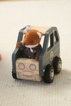 Egmont Toys Masina de politie cu mini figurina din lemn, colectia Miniature World, 18 luni, EN71 ASTM