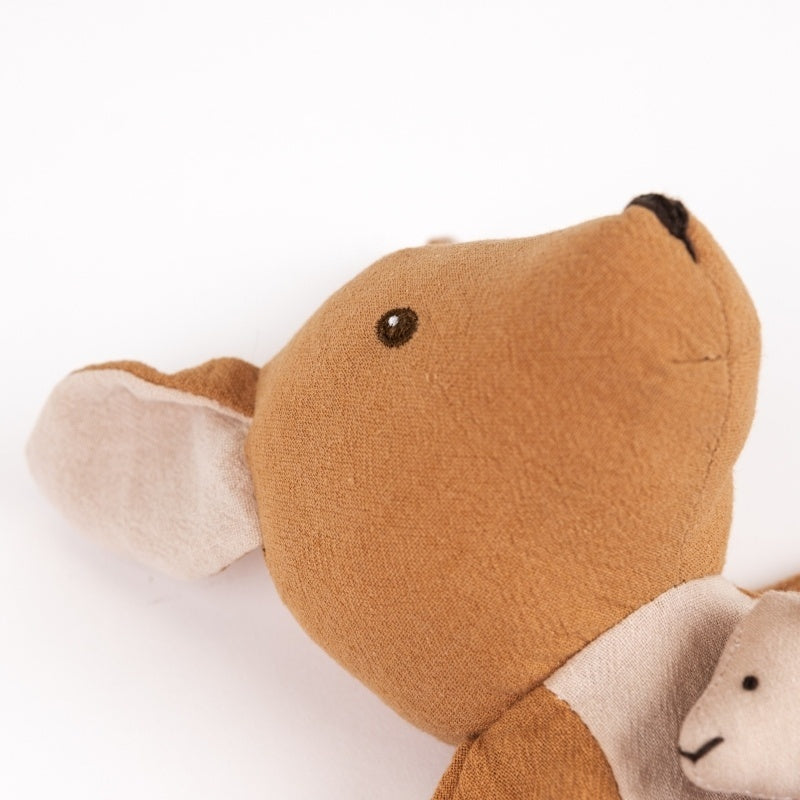 Papusa de mana Cangur cu pui, Egmont Toys