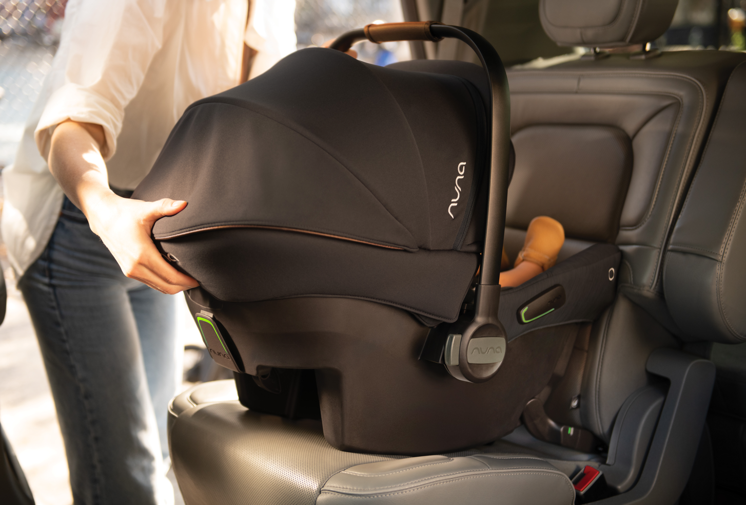 Nuna - Scoica auto cu ISOFIX integrat PIPA urbn Caviar, nastere - 75 cm, testata inclusiv la impact lateral, conform ECE R129 si testata ADAC