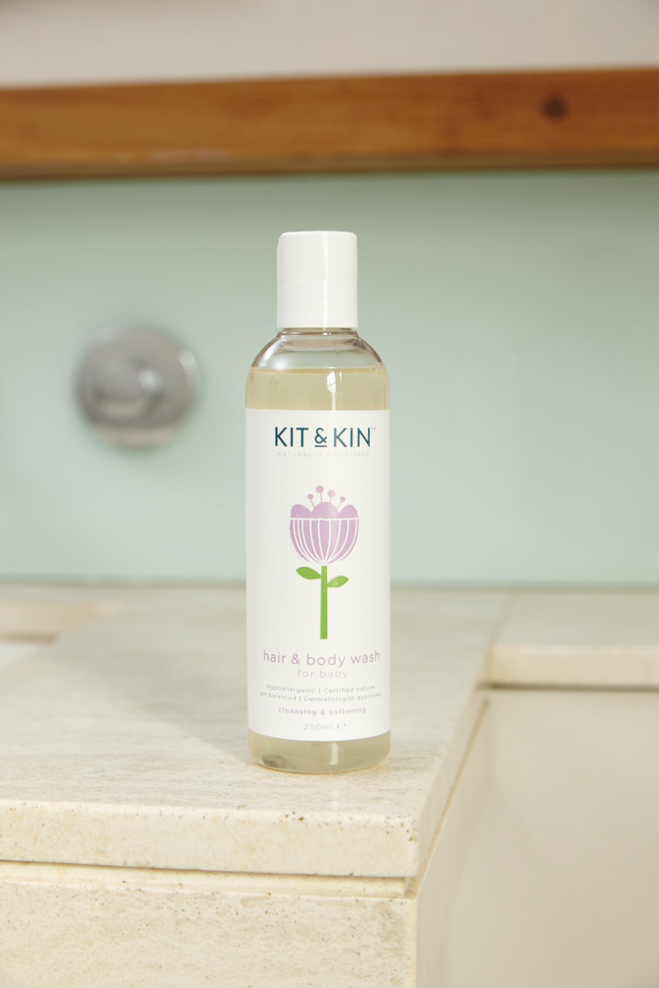 Sampon si gel de dus pentru copii Kit&Kin 250ml