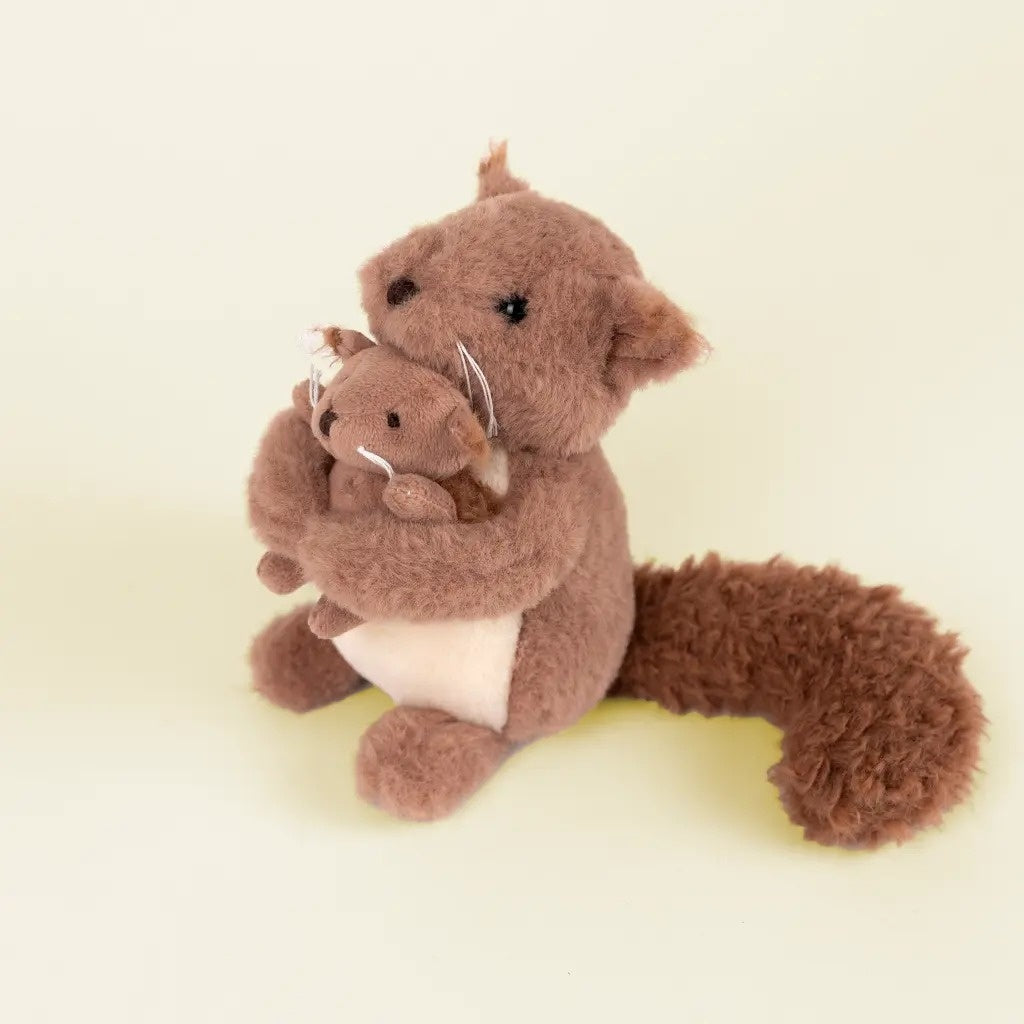 Veverita de plus cu puiut, Egmont Toys