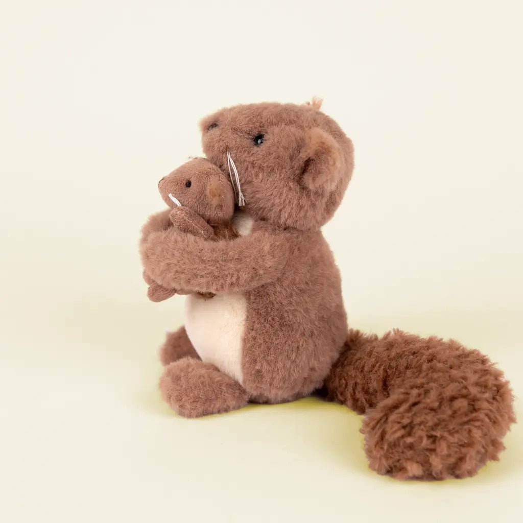 Veverita de plus cu puiut, Egmont Toys